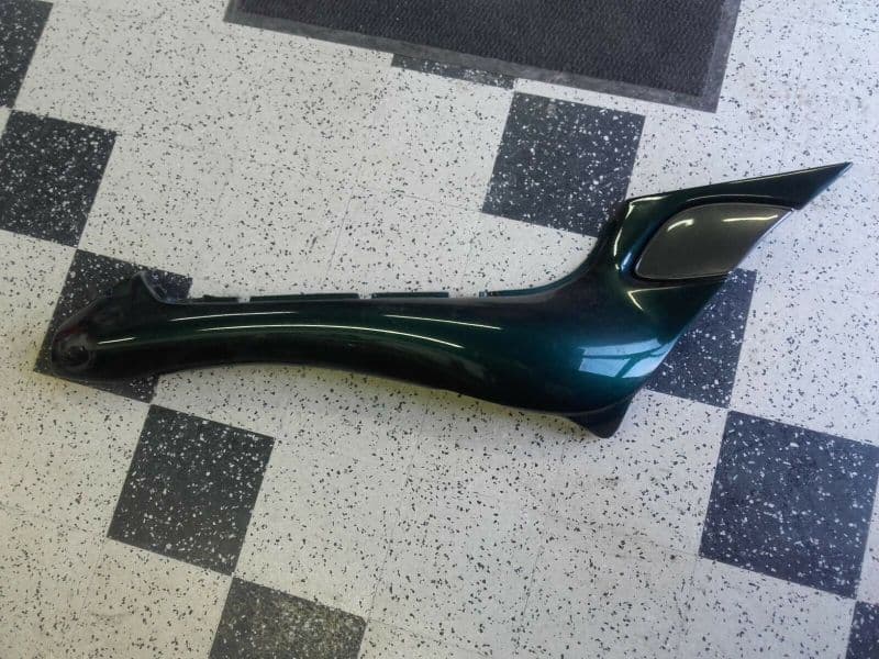 carenage lateral droit flanc de selle Triumph 1200 Trophy T345 — photo 1/3