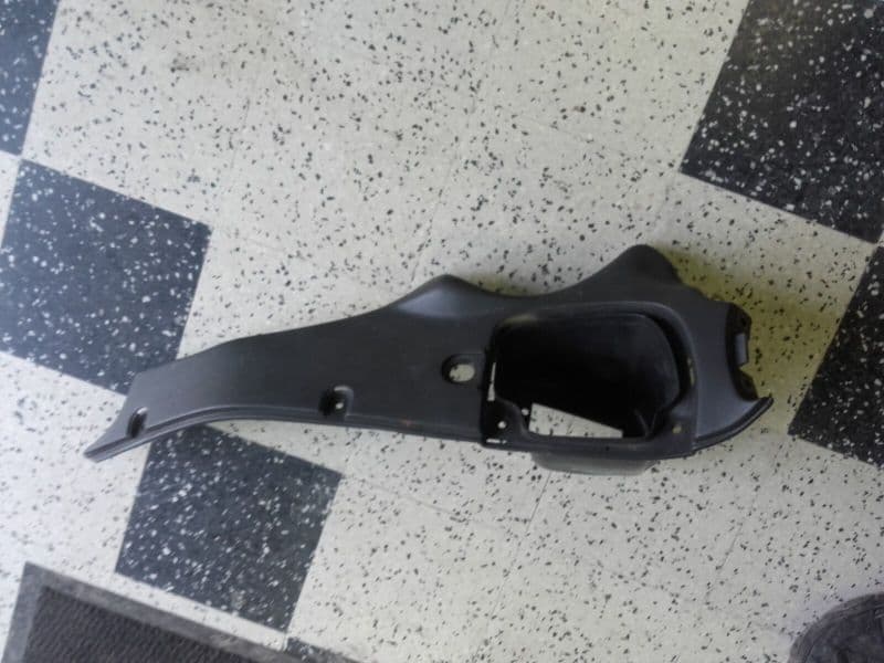 carenage plastique interieur droit avant boite fusibles Triumph 1200 Trophy T345 — photo 1/2