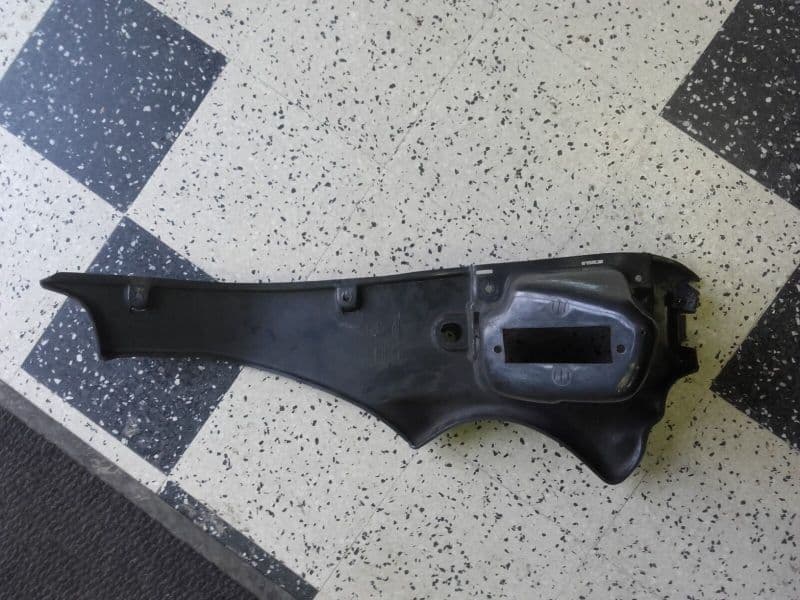 carenage plastique interieur droit avant boite fusibles Triumph 1200 Trophy T345 — photo 2/2