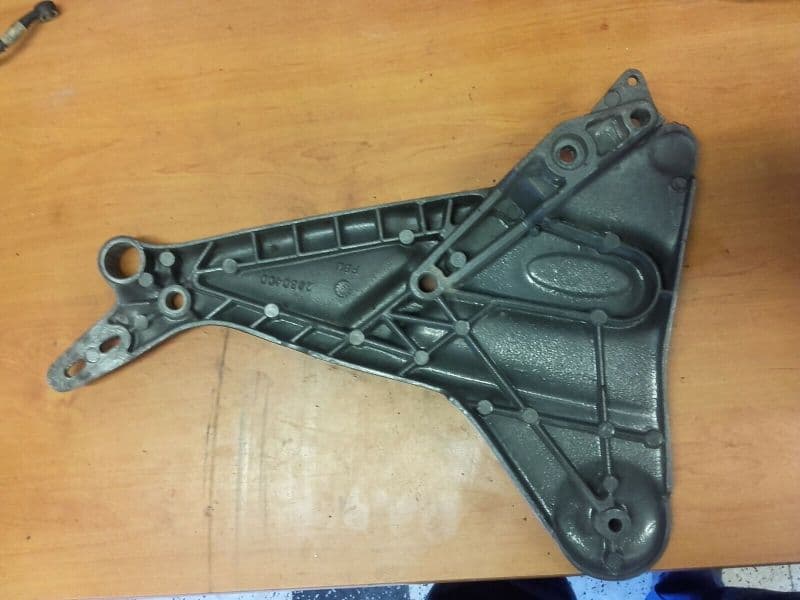 platine de cale repose pied droite Triumph 1200 Trophy T345 — photo 2/2