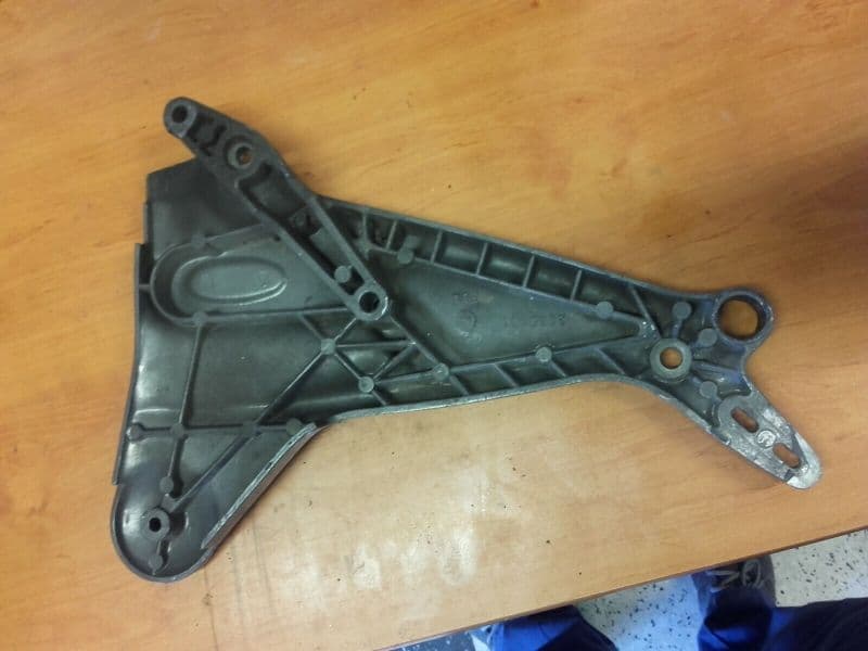 platine de cale repose pied gauche Triumph 1200 Trophy T345 — photo 2/2