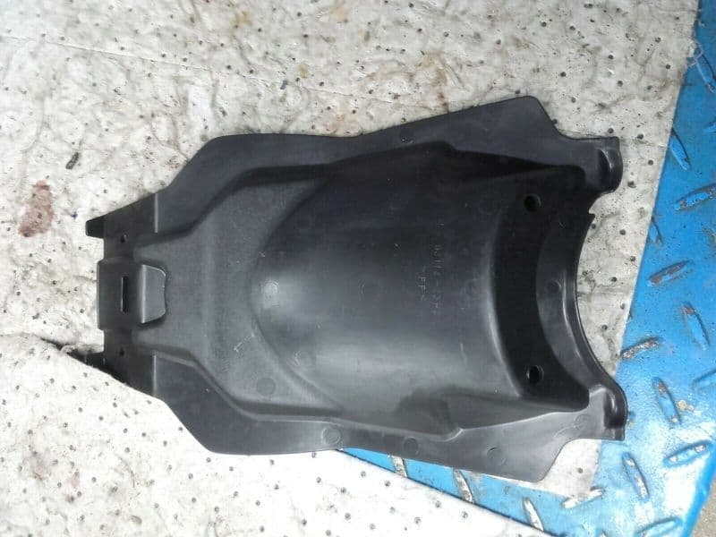 passage de roue 63114-23h0 Suzuki 1300 1340 GSX Bking B-king 07-11 — photo 1/1