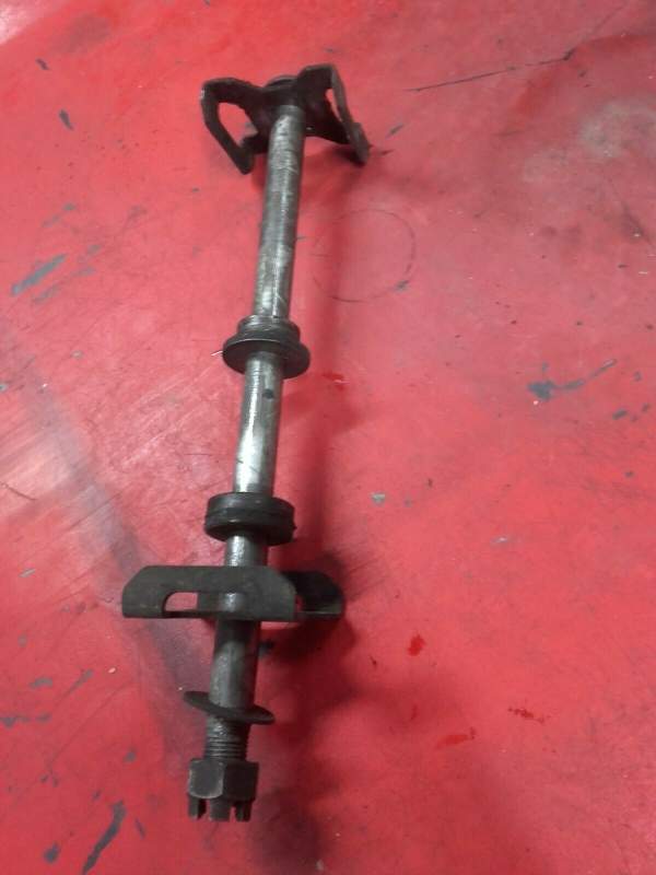 axe de roue arrière Kawasaki 500 GPZ ex500d 94-03 — photo 1/1