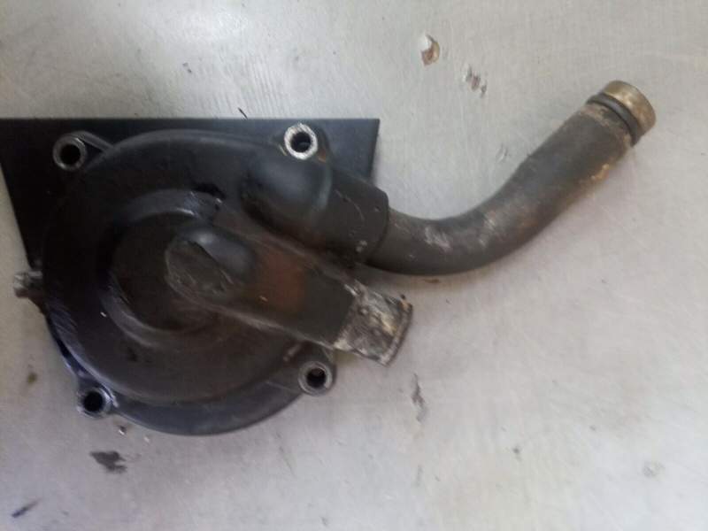 carter de pompe a eau Kawasaki 500 GPZ ex500d 94-03 — photo 1/3