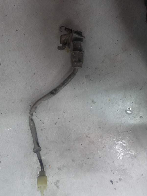 contacteur de frein arrière feu stop Kawasaki 500 GPZ 94-03 — photo 1/1