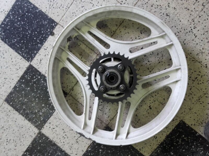 Roue jante arrière Honda 125 NSR tc01 — photo 2/3