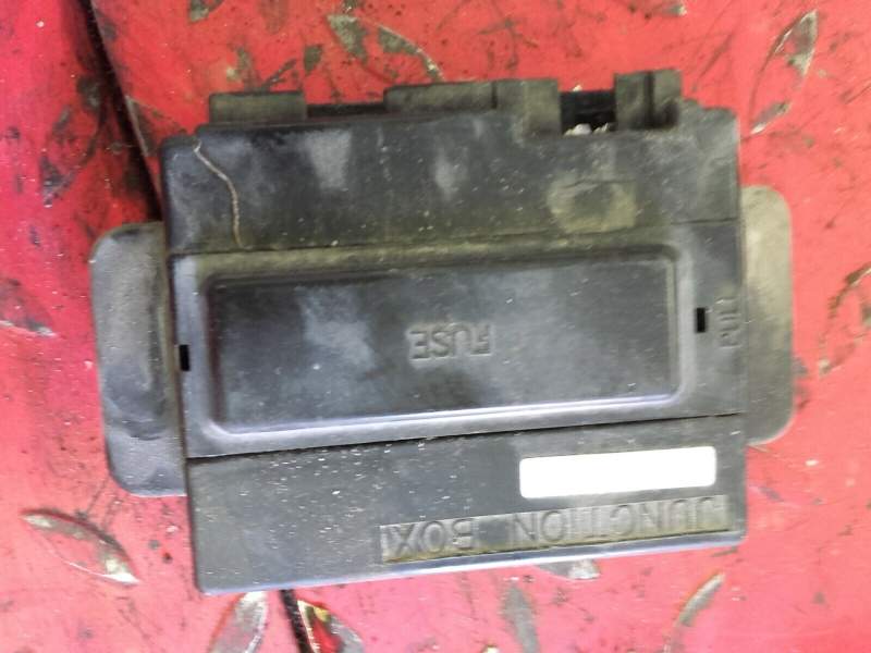 boitier a fusibles Kawasaki 550 Zephyr ZR550B — photo 1/2