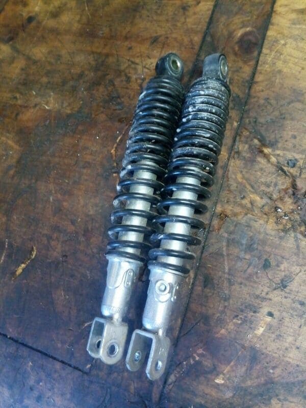 Amortisseurs arrière Honda 125 SH 01-04 jf09a — photo 1/1