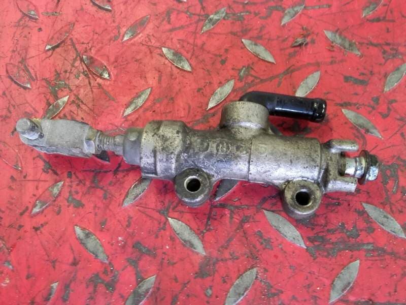 maitre cylindre de frein arriere Kawasaki 550 Zephyr ZR550B — photo 1/1