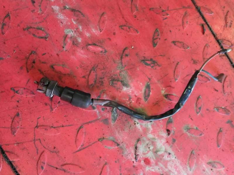 contacteur de frein arriere feu stop Kawasaki 125 KMX 86-02 — photo 1/1