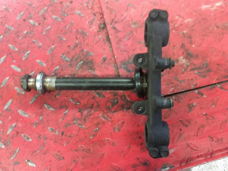 té de fourche inferieur avec colonne de direction Kawasaki 125 KMX 86-02 — photo 2/2