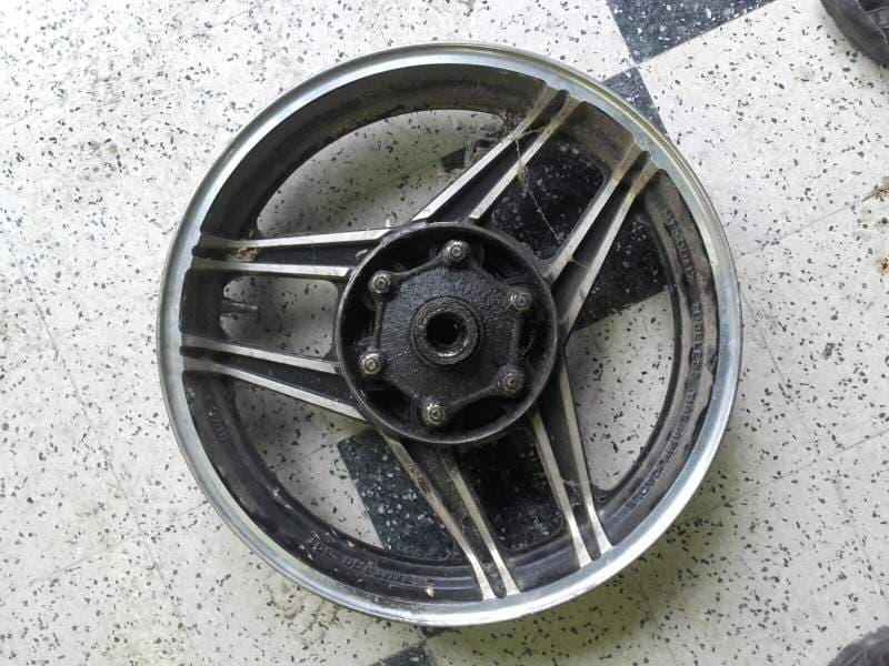 jante arriere Honda 750 VF S Sabre rc07 — photo 1/2