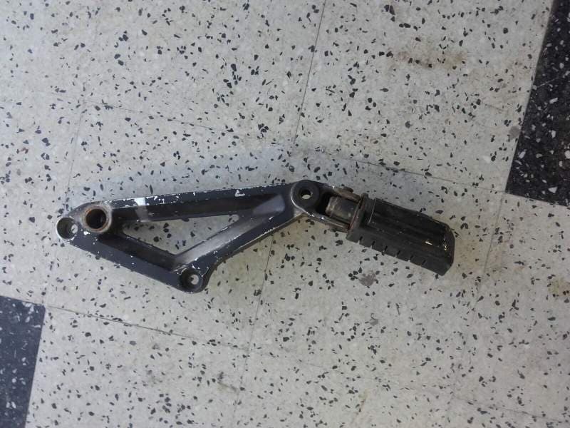 platine de cale pied arrière droite Honda 750 VF S Sabre rc07 — photo 1/2