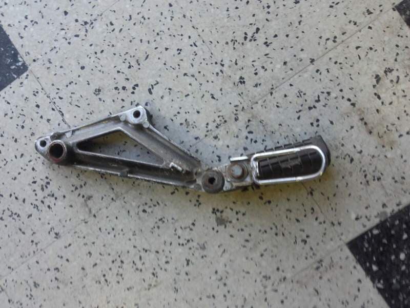 platine de cale pied arrière droite Honda 750 VF S Sabre rc07 — photo 2/2