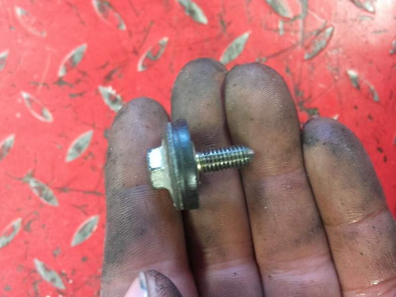 vis de couvre culasse cache culbuteurs Honda CBR 1000 F sc25 89-92 — photo 1/1