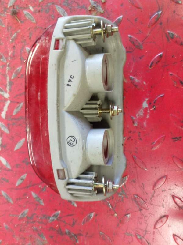feu arriere Kawasaki 600 ZZR — photo 2/3