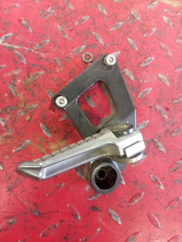 platine cale pied arriere droit Kawasaki 600 ZZR zx600e — photo 1/2