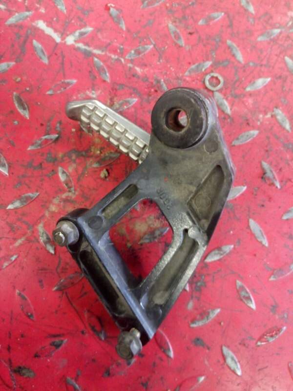 platine cale pied arriere droit Kawasaki 600 ZZR zx600e — photo 2/2