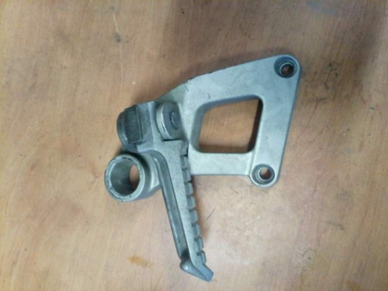 Platine cale pied arriere gauche Kawasaki 600 ZZR — photo 1/2