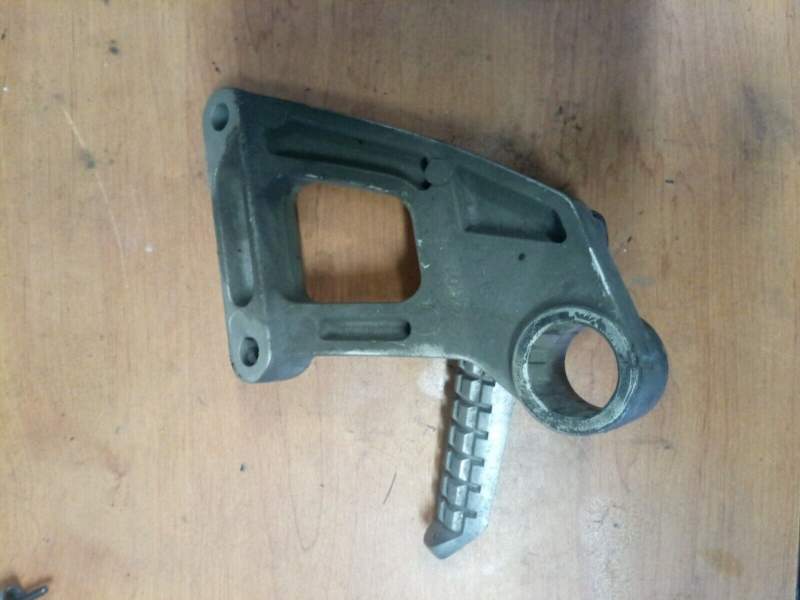 Platine cale pied arriere gauche Kawasaki 600 ZZR — photo 2/2