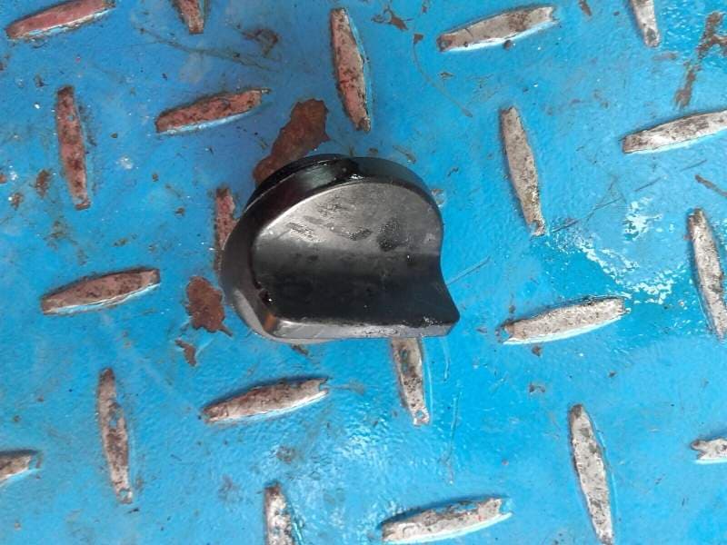 bouchon de remplissage carter d’huile moteur Kawasaki GPX 750 R zx750f — photo 1/1