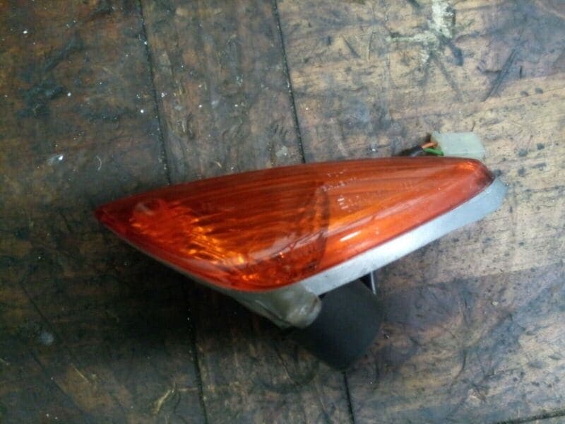 Clignotant avant gauche Honda 125 SH 01-04 jf09a — photo 1/2