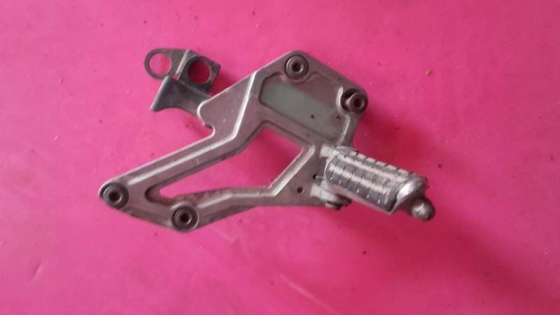 platine cale pied avant droite Kawasaki GPX 750 R zx750f — photo 1/1