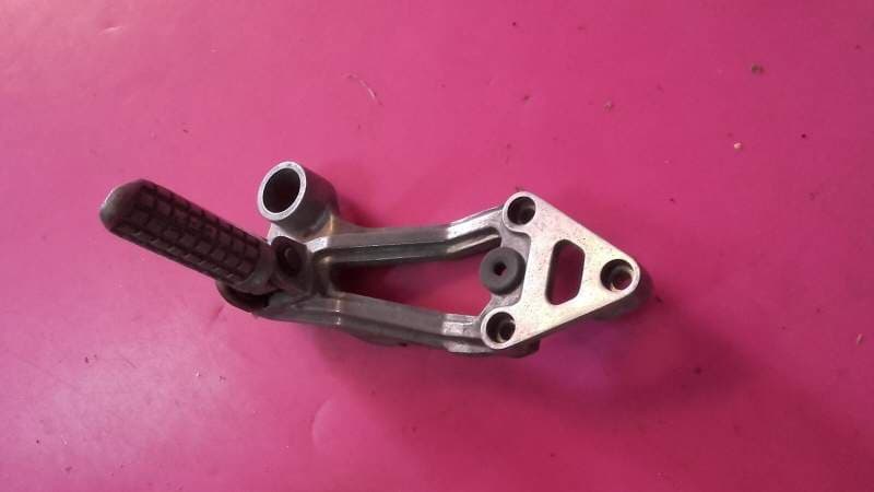 platine de cale pied arrière gauche Kawasaki GPX 750 R zx750f — photo 1/2