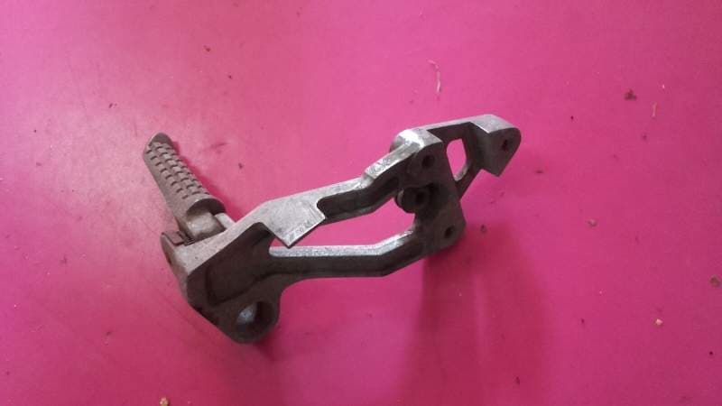 platine de cale pied arrière gauche Kawasaki GPX 750 R zx750f — photo 2/2