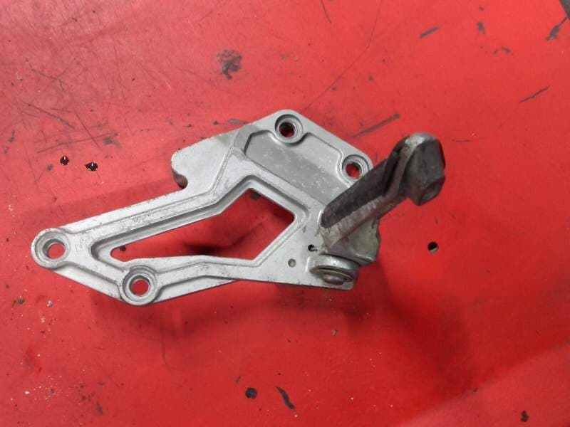 platine de cale pied avant droite Kawasaki GPX 750 R zx750f — photo 1/2