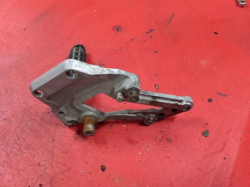 platine de cale pied avant droite Kawasaki GPX 750 R zx750f — photo 2/2