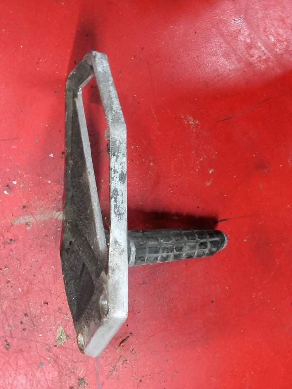 platine de cale pied avant gauche Kawasaki GPX 750 R zx750f — photo 2/2