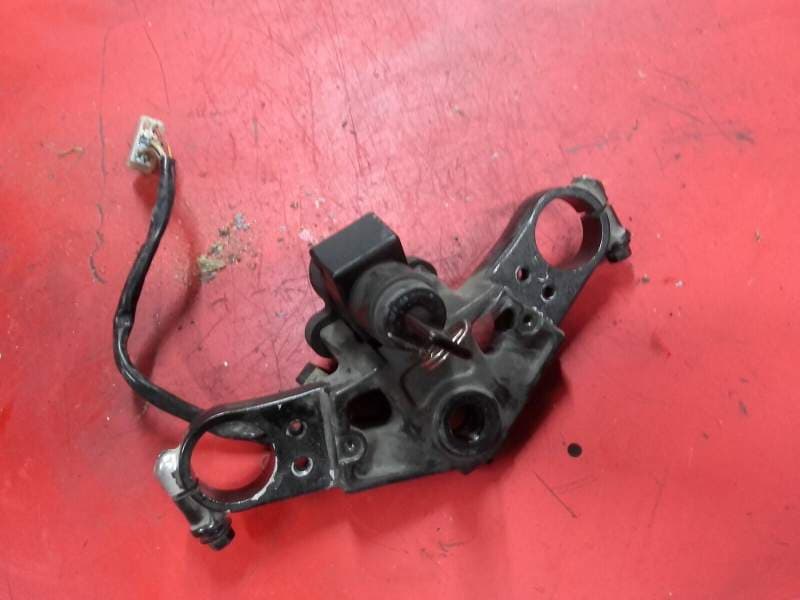 té de fourche superieur avec neiman et 1 clé Kawasaki GPX 750 R zx750f — photo 1/2