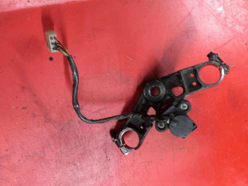 té de fourche superieur avec neiman et 1 clé Kawasaki GPX 750 R zx750f — photo 2/2
