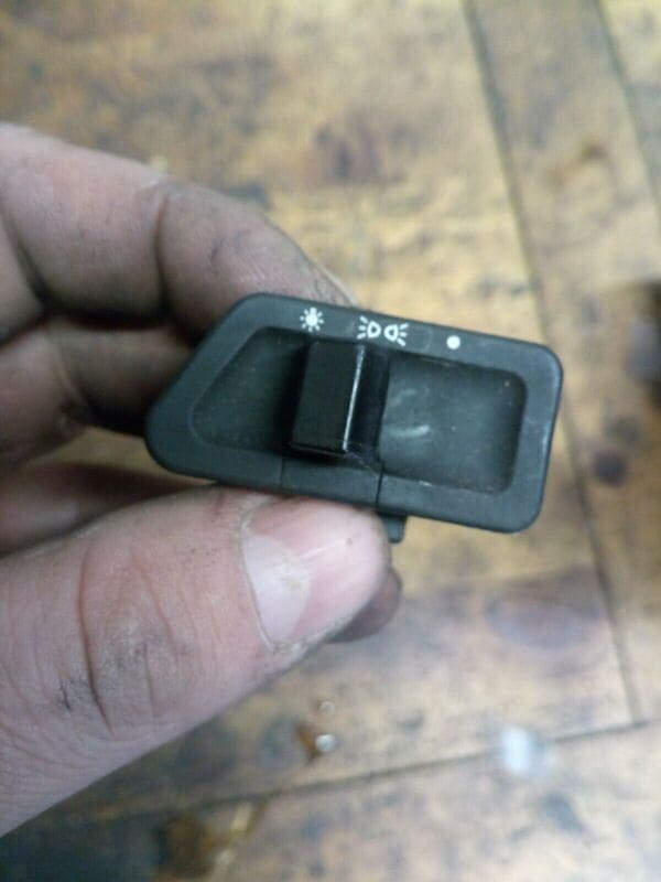 Commande touche bouton de phares Honda 125 SH 01-04 jf09a — photo 1/2