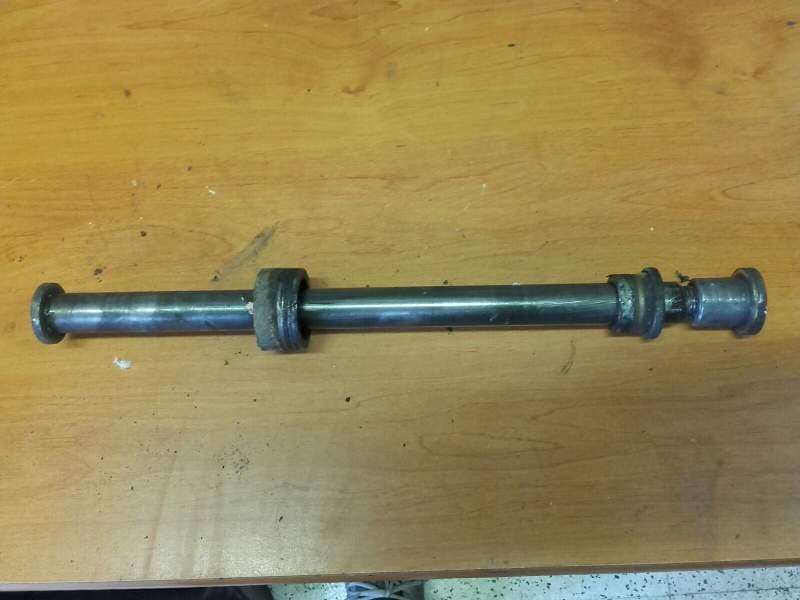 axe de roue arriere Kawasaki GPZ 1000 RX ZXT00A — photo 1/1