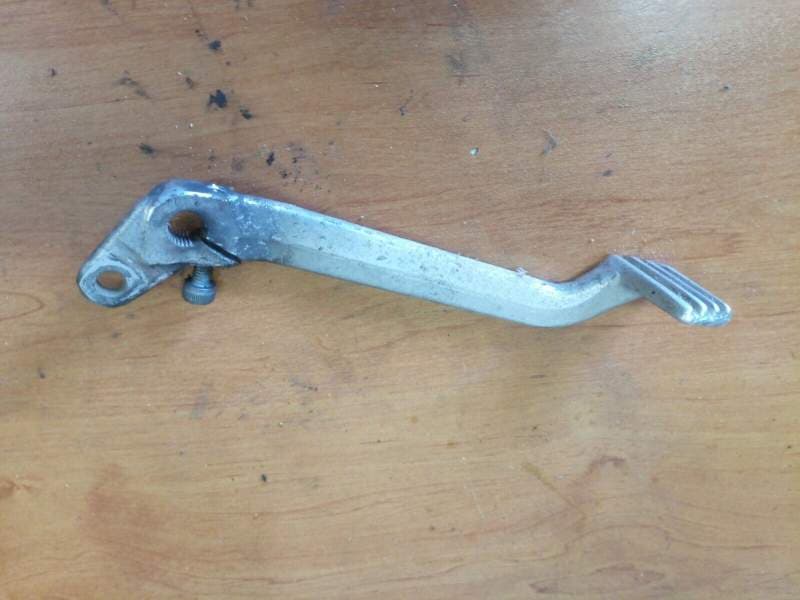 pedale de frein arriere Kawasaki GPZ 1000 RX ZXT00A — photo 1/1
