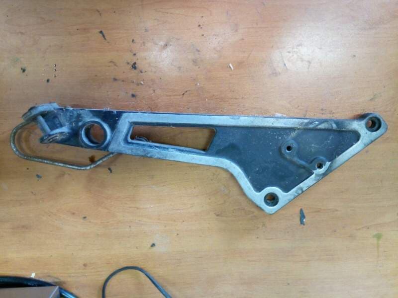 platine de cale pied gauche Kawasaki GPZ 1000 RX ZXT00A — photo 1/2