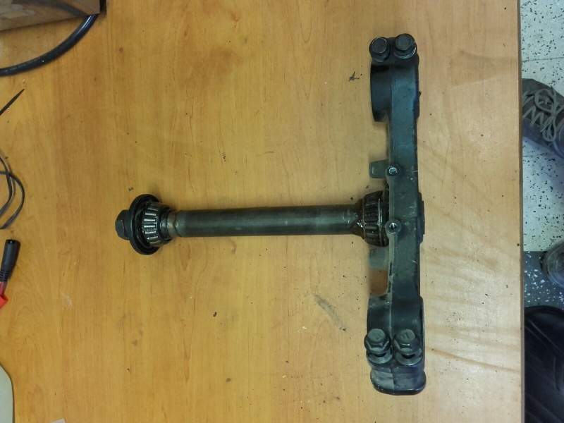 té de fourche inferieur avec colonne de direction Kawasaki GPZ 1000 RX ZXT00A — photo 2/2