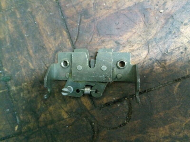 Mécanisme d’ouverture de selle Honda 125 SH 01-04 jf09a — photo 1/1