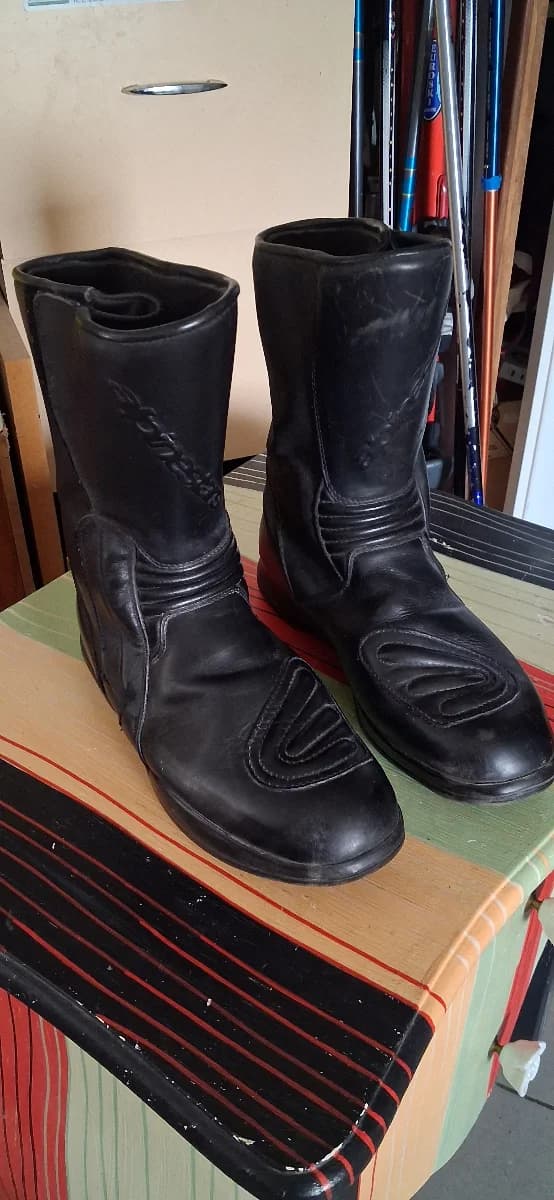Bottes cuir noir — photo 1 sur 4
