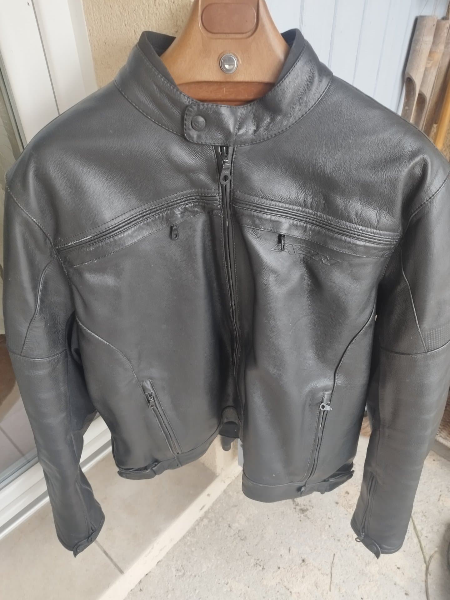 Blouson cuir Ixon — photo 1 sur 3