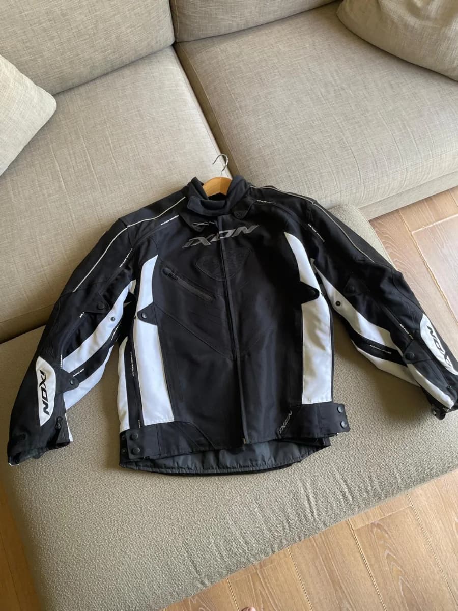 Blousons Moto — photo 1 sur 2