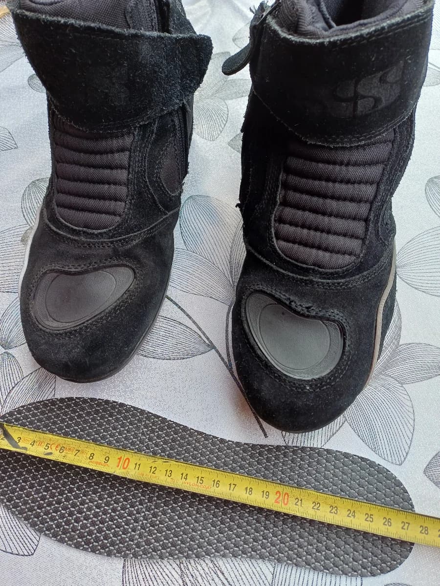 Bottes & chaussures — photo 1 sur 9
