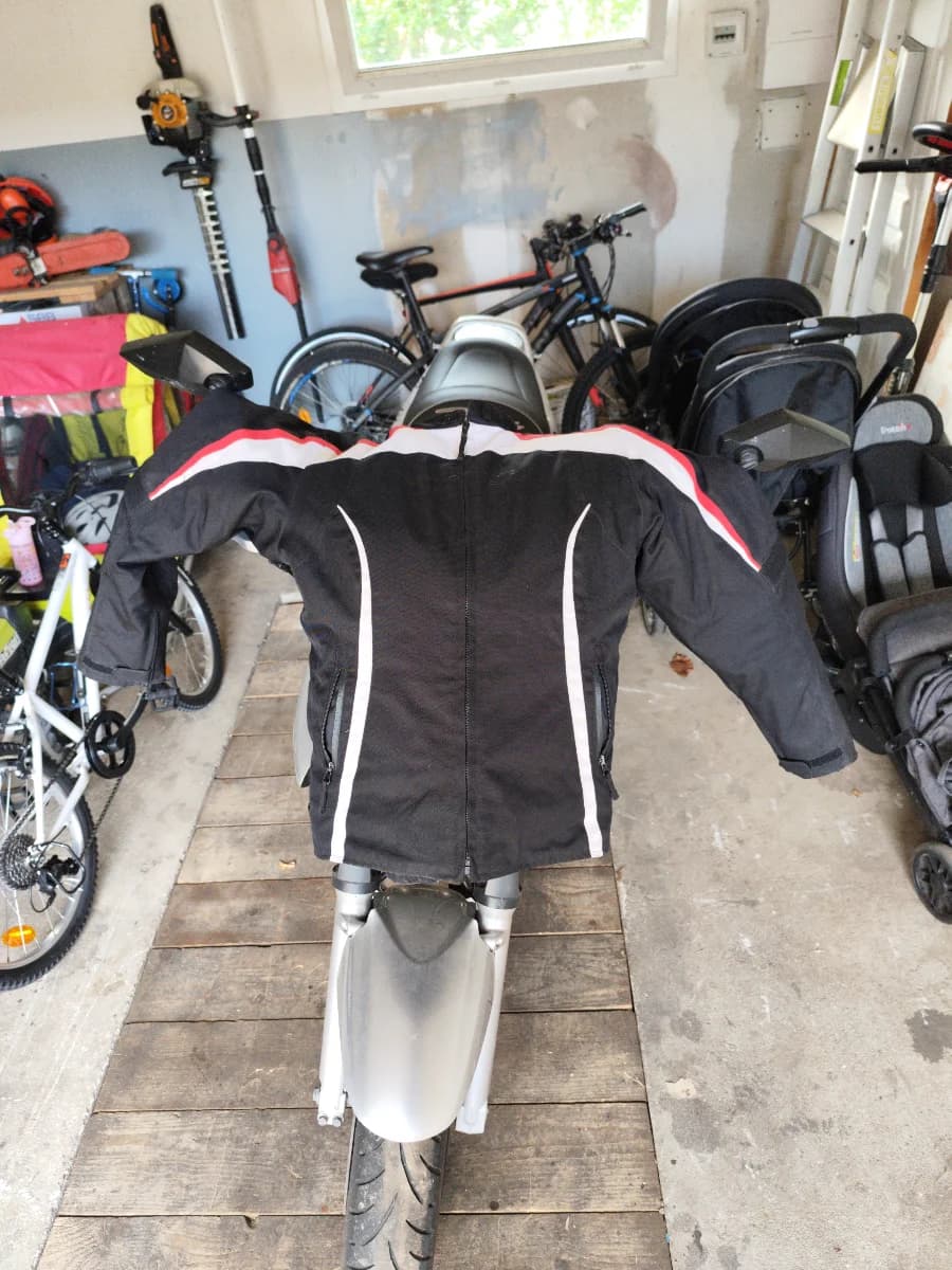 Blousons & vestes — photo 1 sur 4