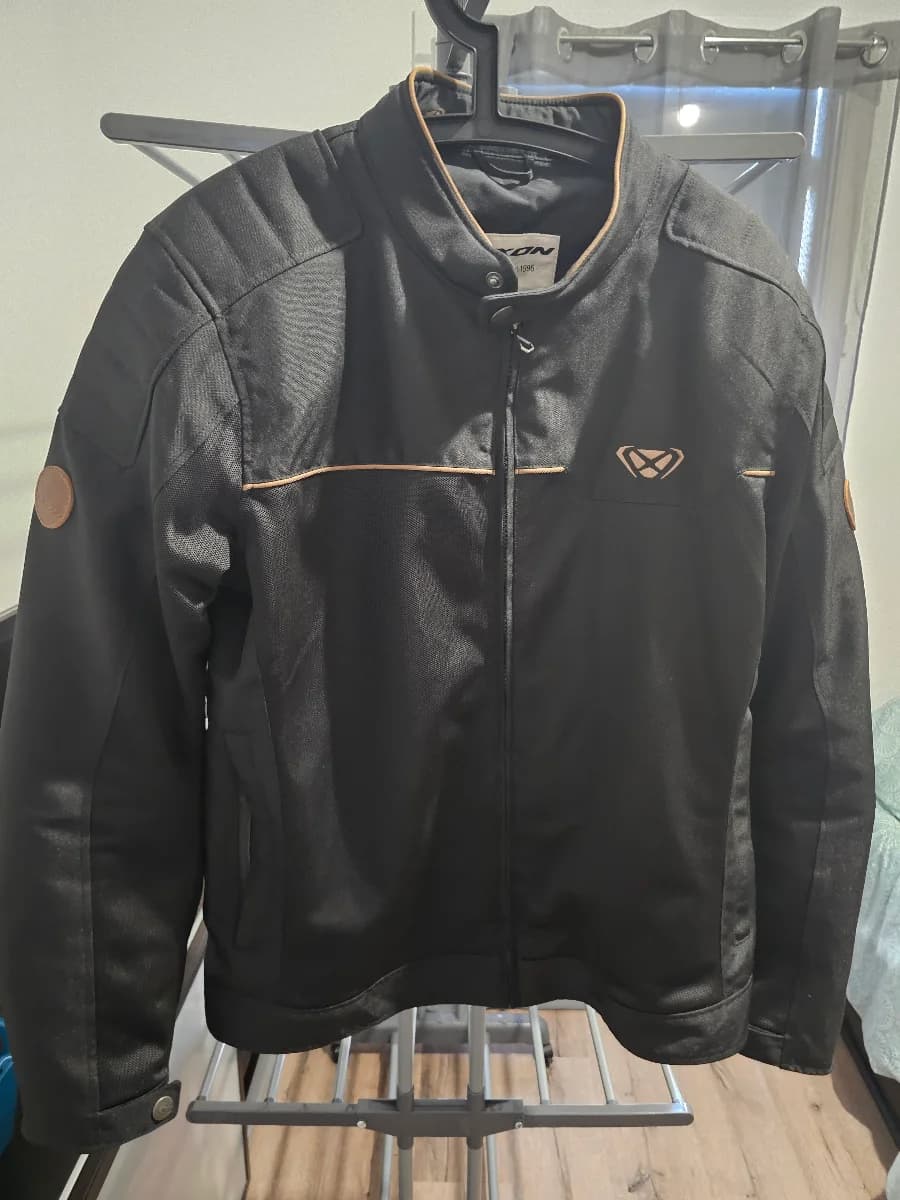 Ixon Blousons & vestes — photo 1 sur 4