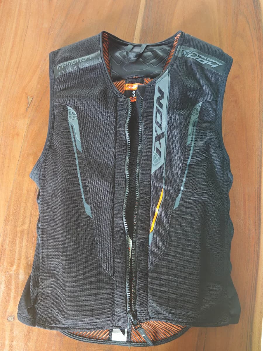 Ixon Airbag U04 — photo 1 sur 3