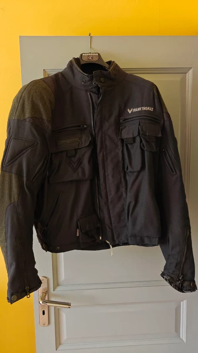 Blousons & vestes — photo 1 sur 3