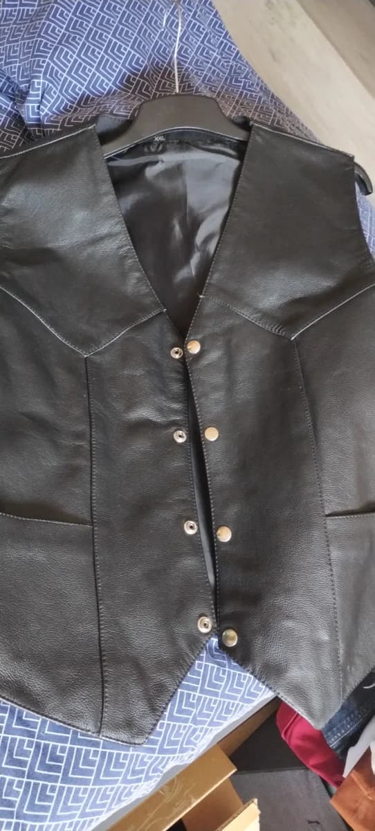 GILET BIKER CUIR — photo 1 sur 4
